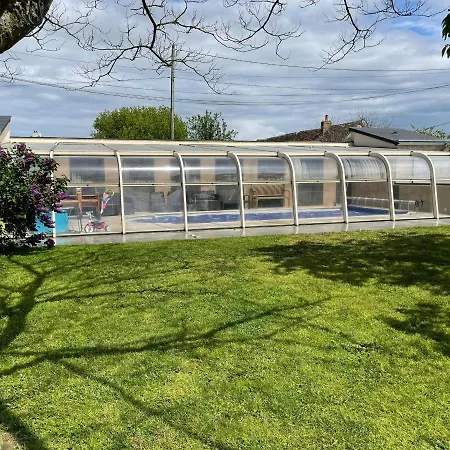 Landhaus Confortable Avec Piscine, Parking Et Wi-fi A La Suze-sur-Sarthe