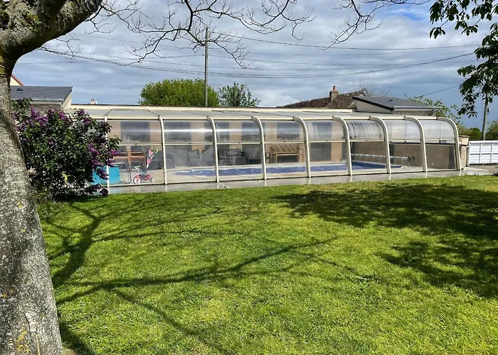 Сasa de vacaciones Confortable Avec Piscine, Parking Et Wi-fi A - Fr-1-410-399 La Suze-sur-Sarthe