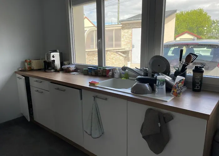 Сasa de vacaciones Confortable Avec Piscine, Parking Et Wi-fi A - Fr-1-410-399 La Suze-sur-Sarthe